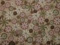 Tissu patchwork beige à fleurs roses et vertes 