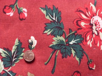 Tissu patchwork rouge, vert, beige et rose Tissu patchwork rouge, vert, beige et rose